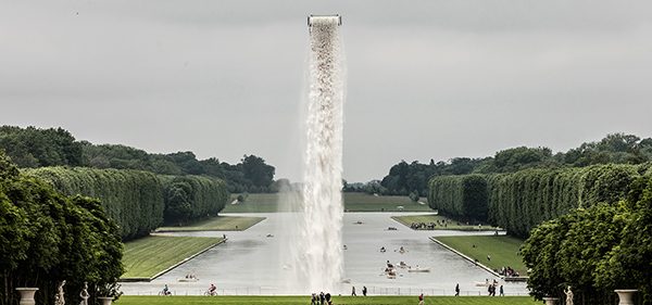 Triển lãm được tổ chức tại cung điện Versailles, nơi chứng kiến những thay đổi lớn lao của lịch sử nước Pháp.