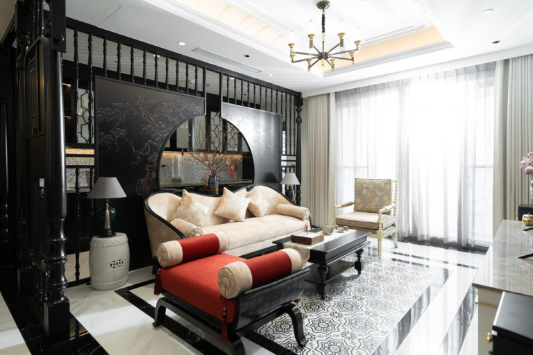 Phòng khách căn hộ chung cư thiết kế phong cách Indochine (Ảnh: Malloca)